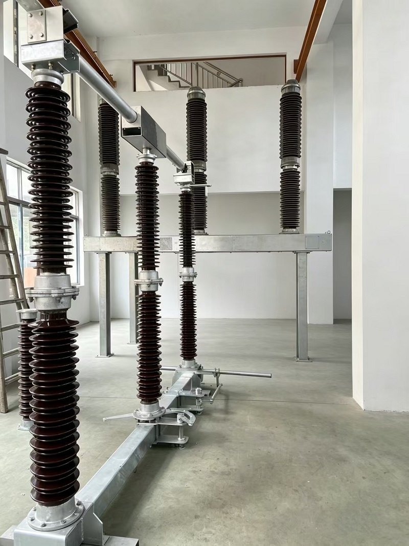 สวิตช์ตัดการเชื่อมต่อ 220kV สำหรับการใช้งานสถานีไฟฟ้าแรงสูงกลางแจ้ง สวิตช์ตัดการเชื่อมต่อ 220kV สำหรับการใช้งานสถานีไฟฟ้าแรงสูงกลางแจ้ง